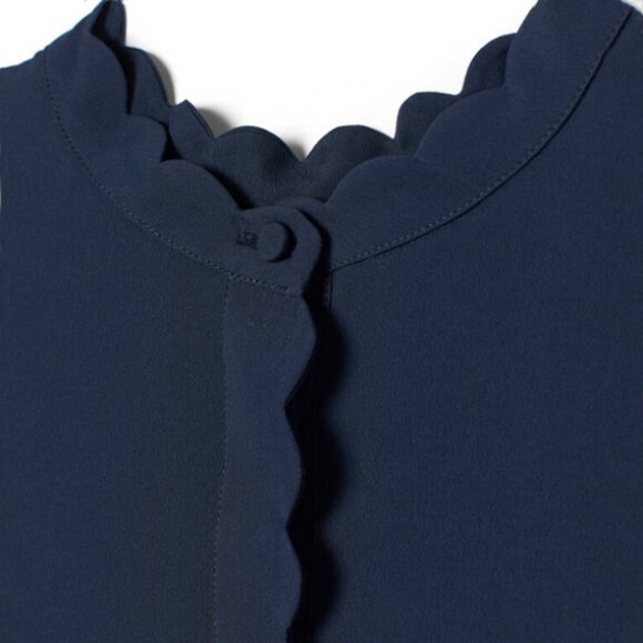 NWT H&M Crepe Scalloped Trimmed Sleeveless Blouse, Size 2 - Picture 5 of 6